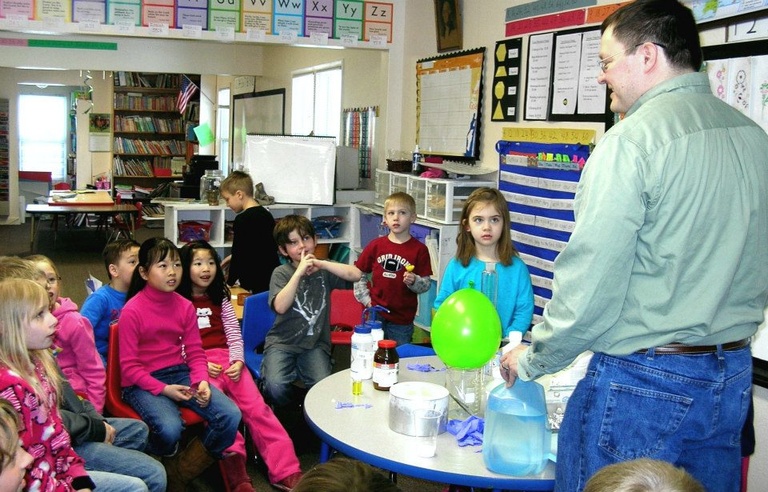 An experiment demonstrated during an outreach event 